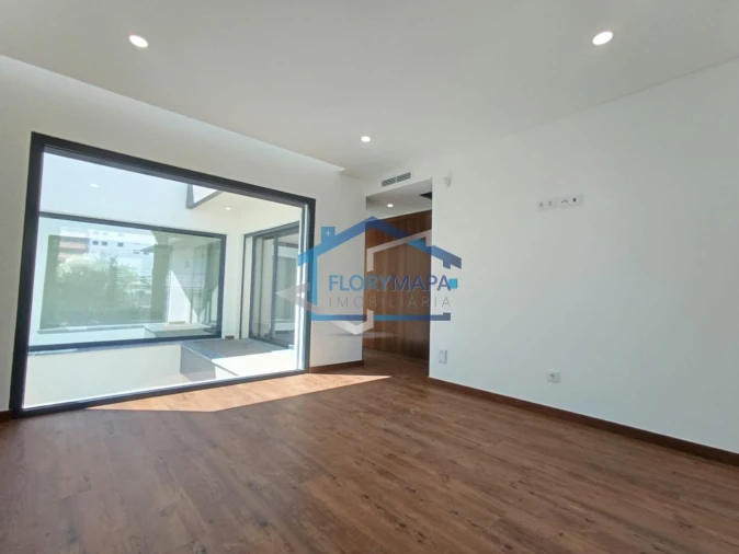 Moradia T4 para Venda em São Domingos de Rana Foto 37