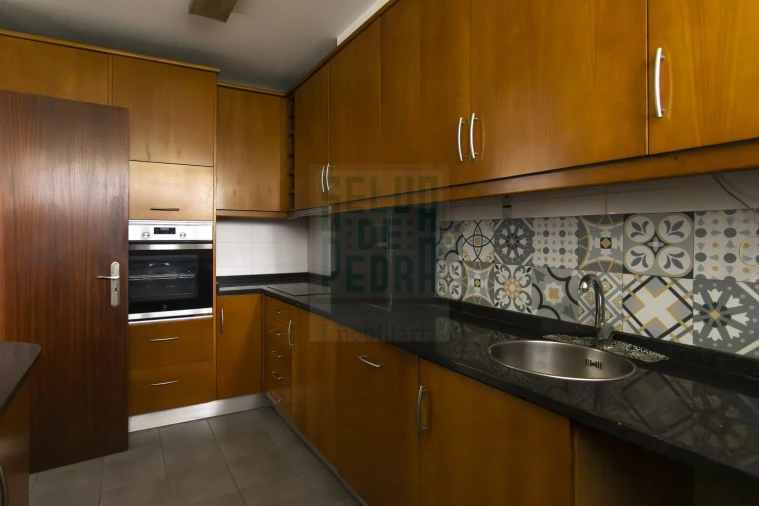 Apartamento T4 para Arrendamento em São Mamede de Infesta e Senhora da Hora Foto 5