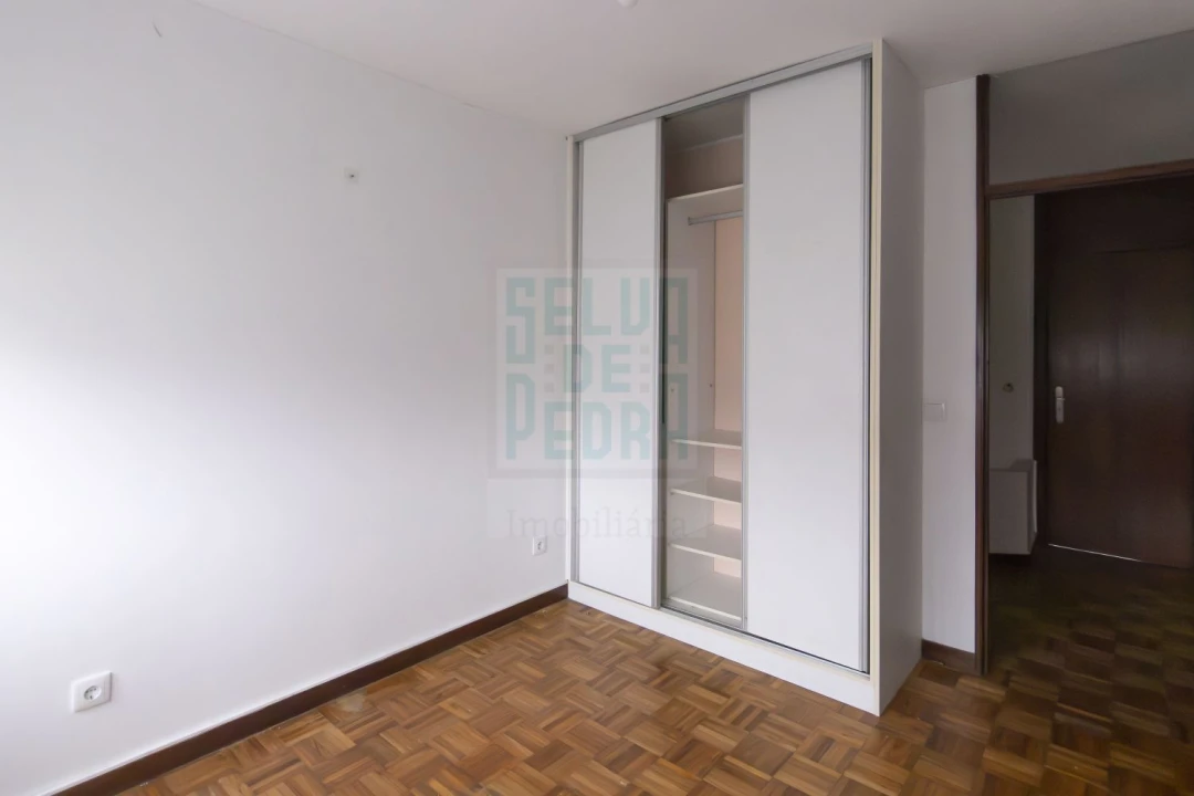 Apartamento T4 para Arrendamento em São Mamede de Infesta e Senhora da Hora Foto 9