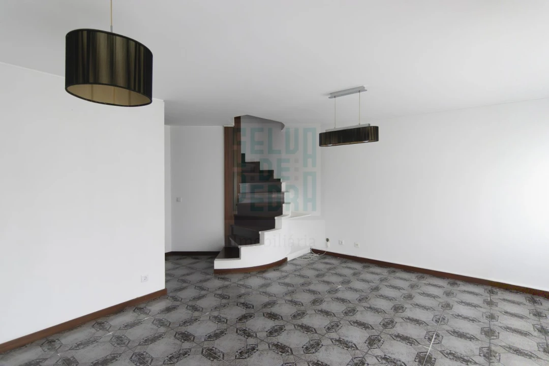 Apartamento T4 para Arrendamento em São Mamede de Infesta e Senhora da Hora Foto 3