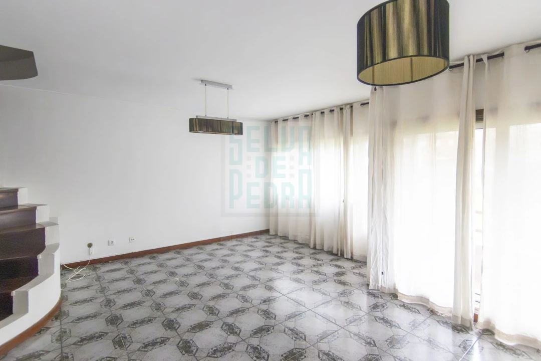 Apartamento T4 para Arrendamento em São Mamede de Infesta e Senhora da Hora Foto 2