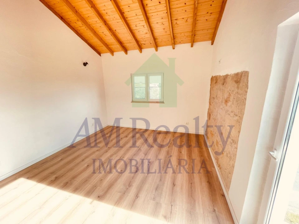Moradia T2 para Venda em Arneiro das Milhariças Foto 16