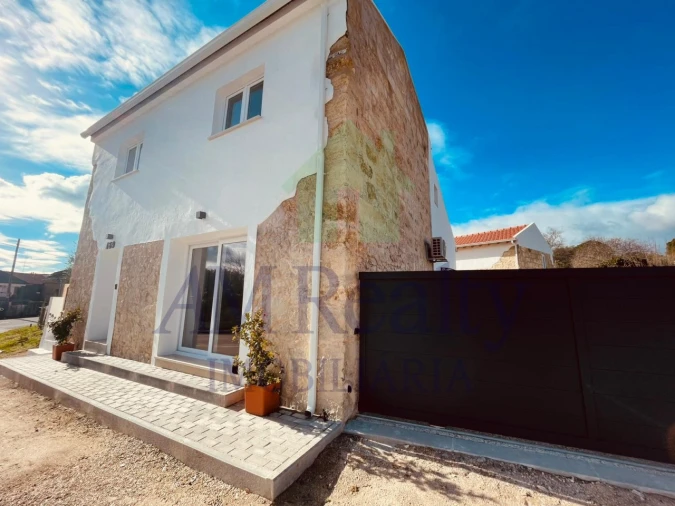 Moradia T2 para Venda em Arneiro das Milhariças Foto 2