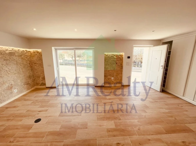 Moradia T2 para Venda em Arneiro das Milhariças Foto 3