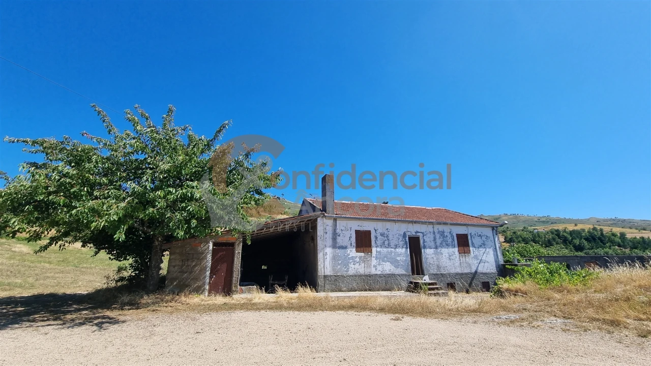 Quinta T0 para Venda em Melo e Nabais Foto 1