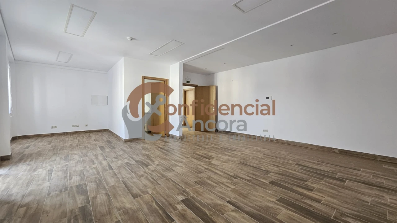 Escritório para Arrendamento em Gouveia (São Pedro e São Julião) Foto 1