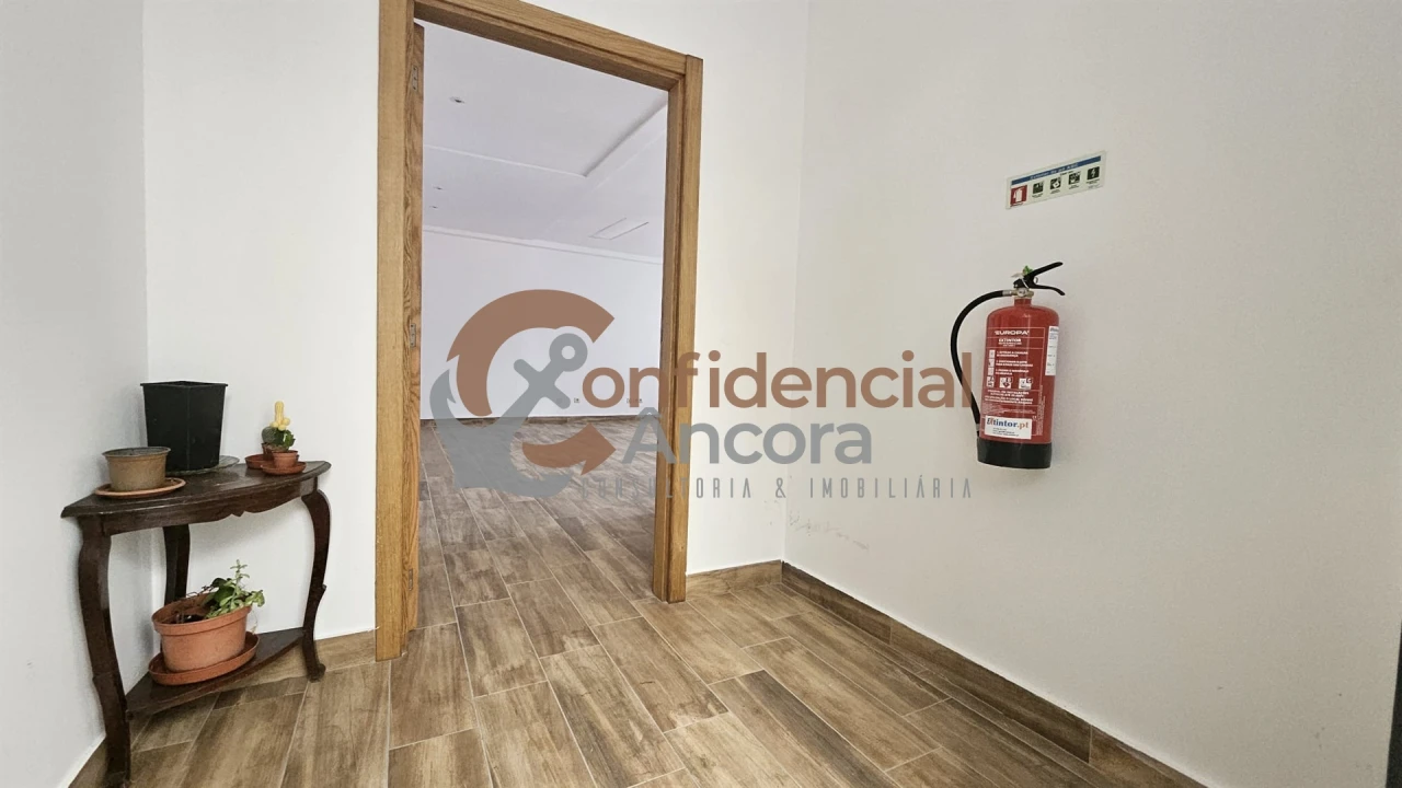 Escritório para Arrendamento em Gouveia (São Pedro e São Julião) Foto 6