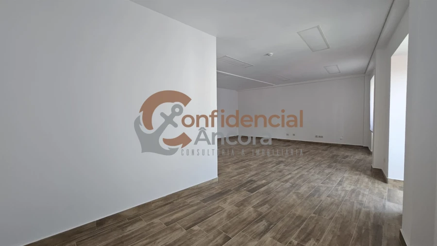 Escritório para Arrendamento em Gouveia (São Pedro e São Julião) Foto 5