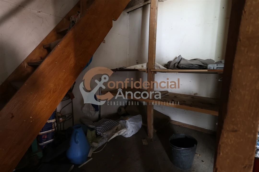 Moradia T3 para Venda em Santa Marinha e São Martinho Foto 9