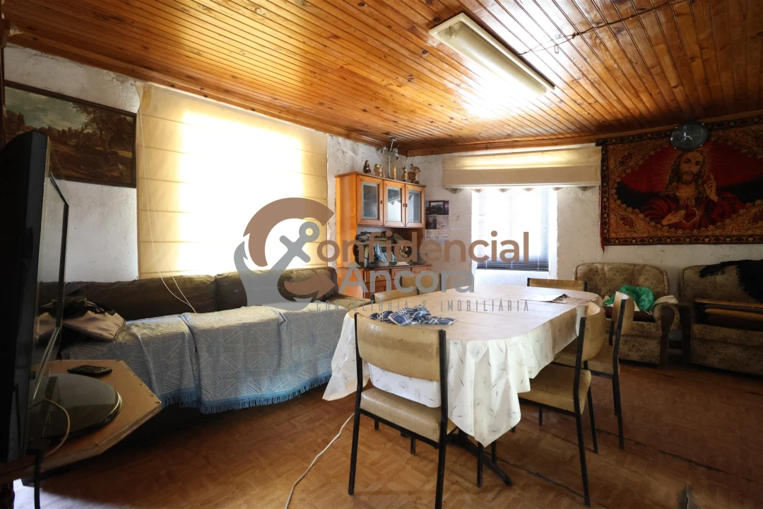 Moradia T3 para Venda em Santa Marinha e São Martinho Foto 3