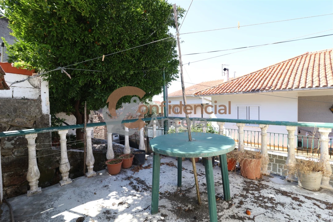 Moradia T3 para Venda em Santa Marinha e São Martinho Foto 12