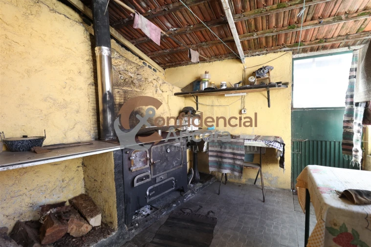 Moradia T3 para Venda em Santa Marinha e São Martinho Foto 11