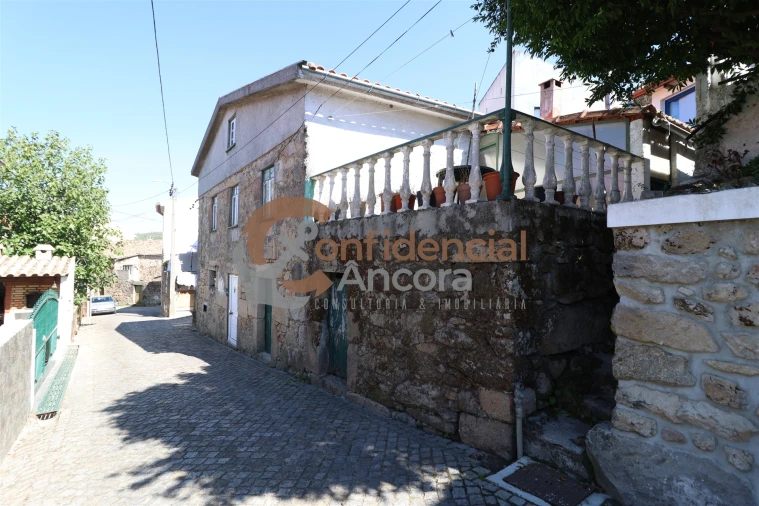 Moradia T3 para Venda em Santa Marinha e São Martinho