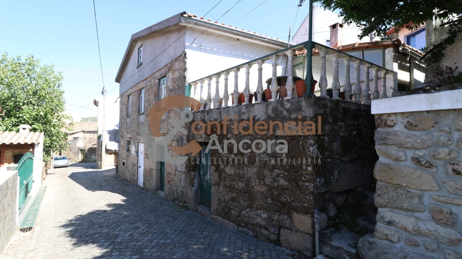 Moradia T3 para Venda em Santa Marinha e São Martinho