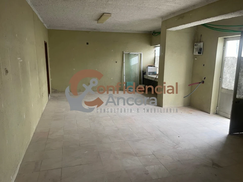 Loja para Arrendamento em Gouveia (São Pedro e São Julião) Foto 6