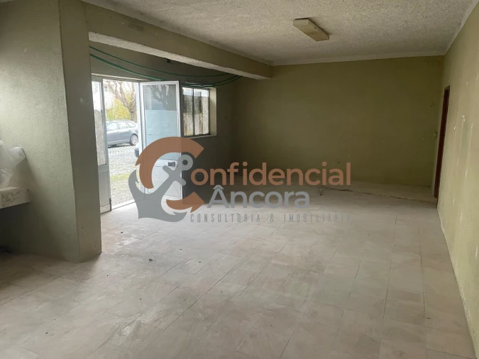Loja para Arrendamento em Gouveia (São Pedro e São Julião) Foto 8
