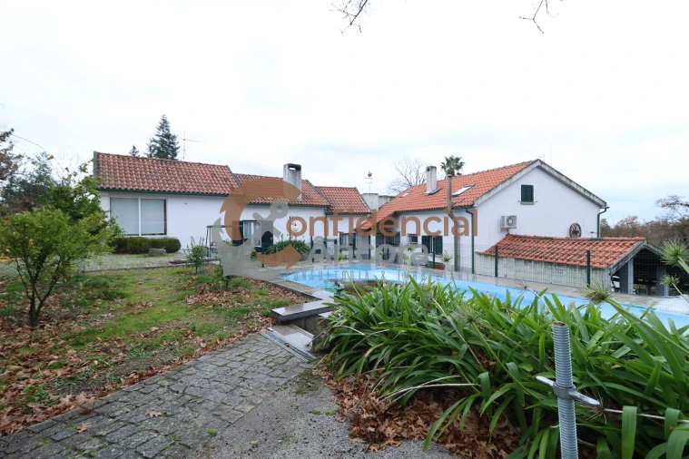 Moradia T6 para Venda em Gouveia (São Pedro e São Julião)