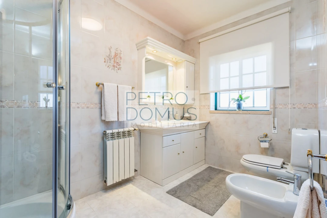 Moradia T4 para Venda em Maceira Foto 24