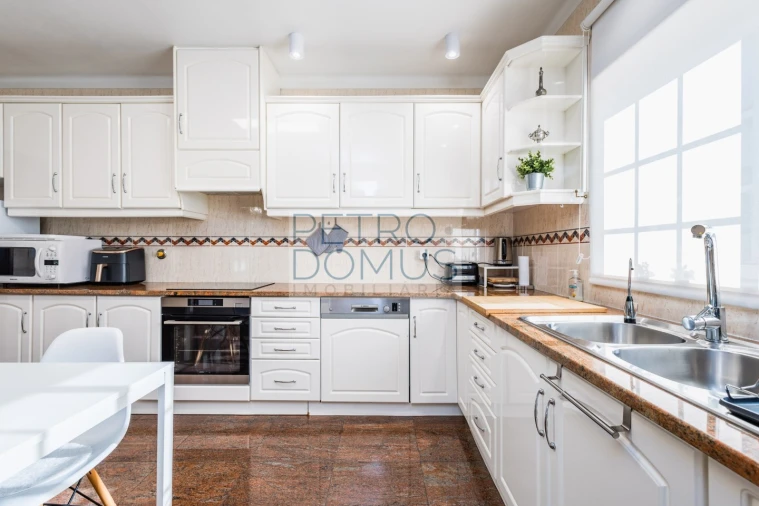 Moradia T4 para Venda em Maceira Foto 10