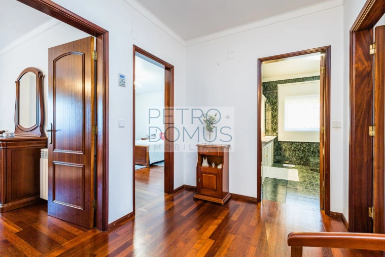 Moradia T4 para Venda em Maceira Foto 26