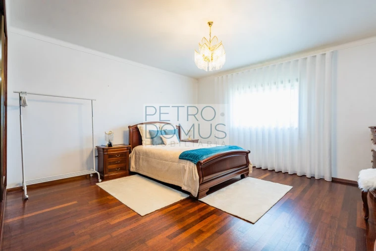 Moradia T4 para Venda em Maceira Foto 18