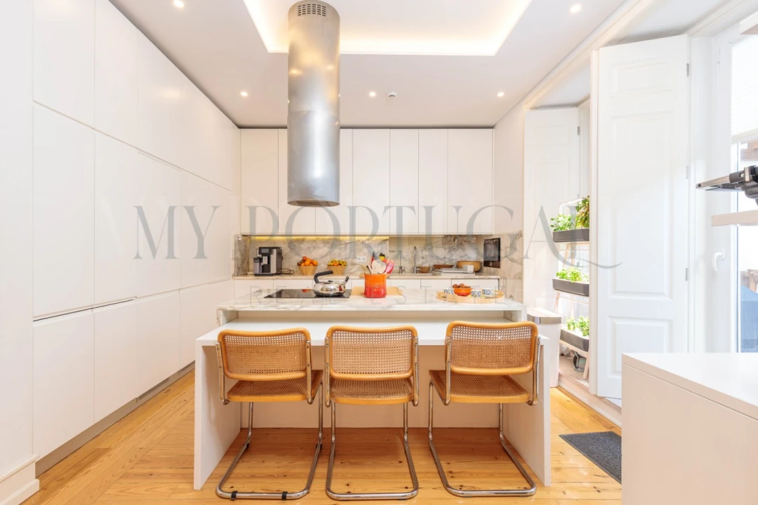 Apartamento T4 para Venda em Santo António Foto 14