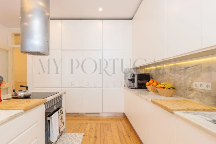 Apartamento T4 para Venda em Santo António Foto 15
