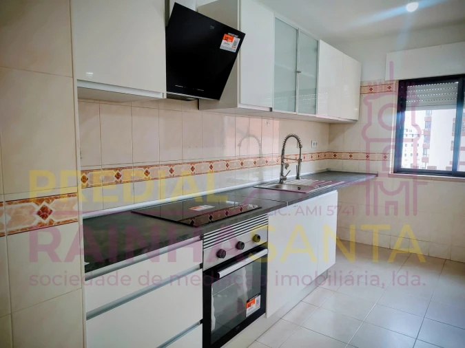 Apartamento T2 para Venda em Algueirão-Mem Martins Foto 2