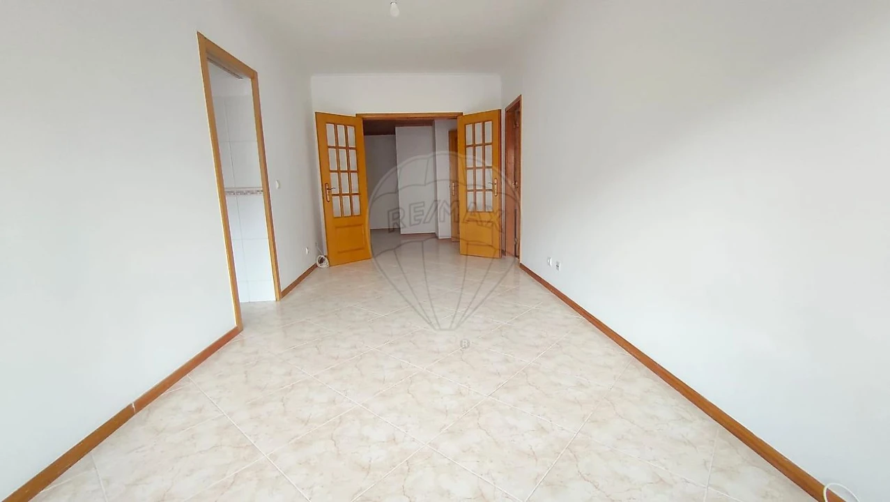 Apartamento T1 para Venda em Rio de Mouro Foto 5