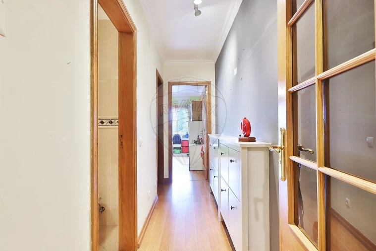 Apartamento T2 para Venda em São Domingos de Rana Foto 9