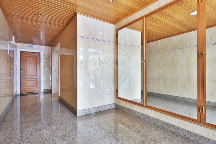 Apartamento T2 para Venda em São Domingos de Rana Foto 19