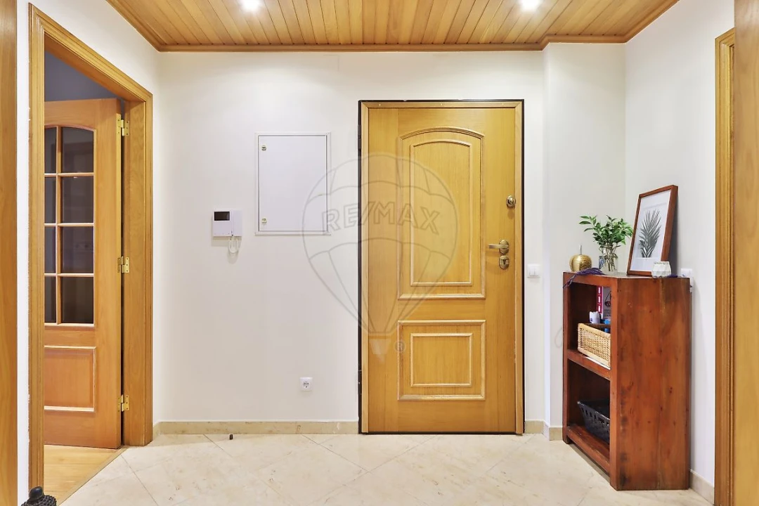 Apartamento T2 para Venda em São Domingos de Rana Foto 18