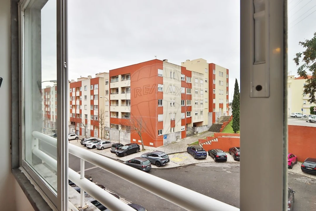Apartamento T2 para Venda em São Domingos de Rana Foto 6