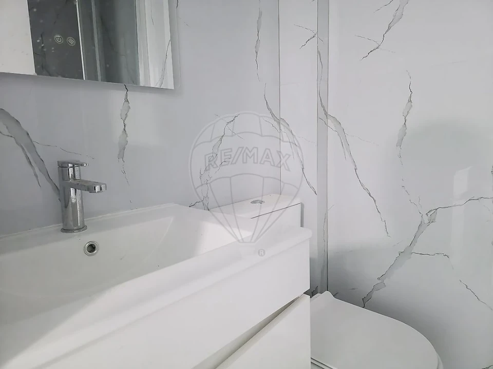 Apartamento T2 para Venda em Benfica Foto 5