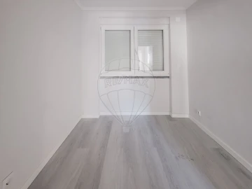Apartamento T2 para Venda em Benfica