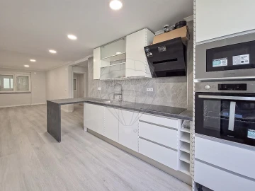 Apartamento T2 para Venda em Benfica