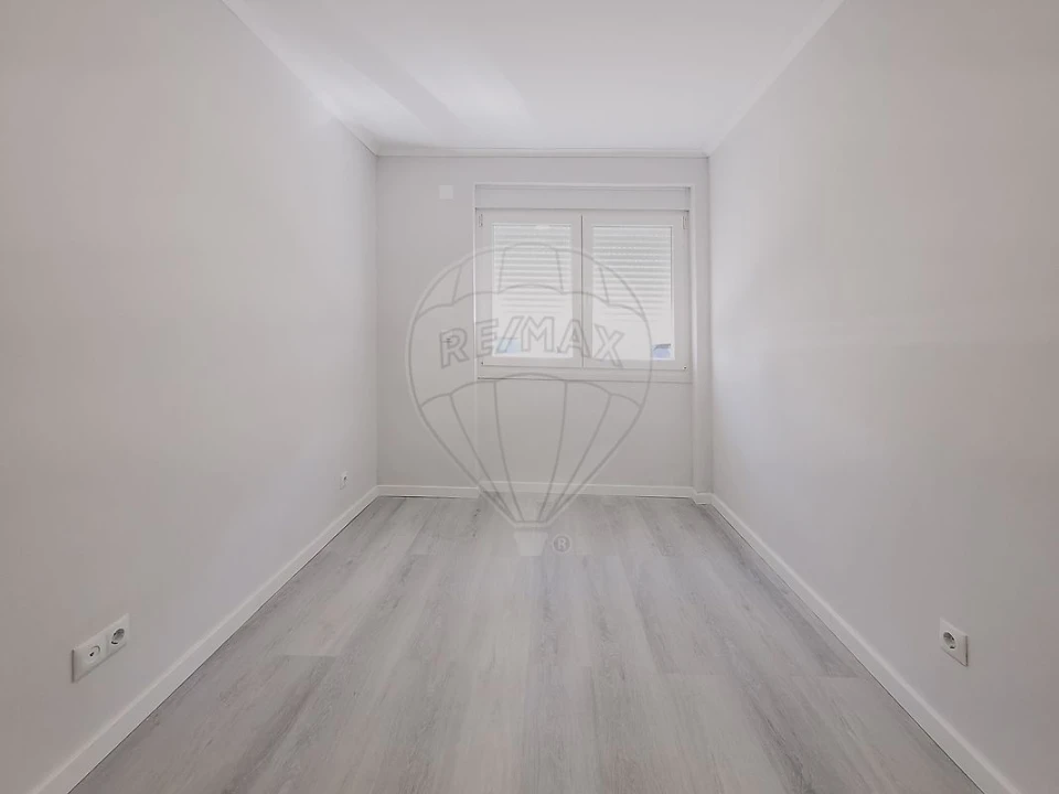 Apartamento T2 para Venda em Benfica Foto 9