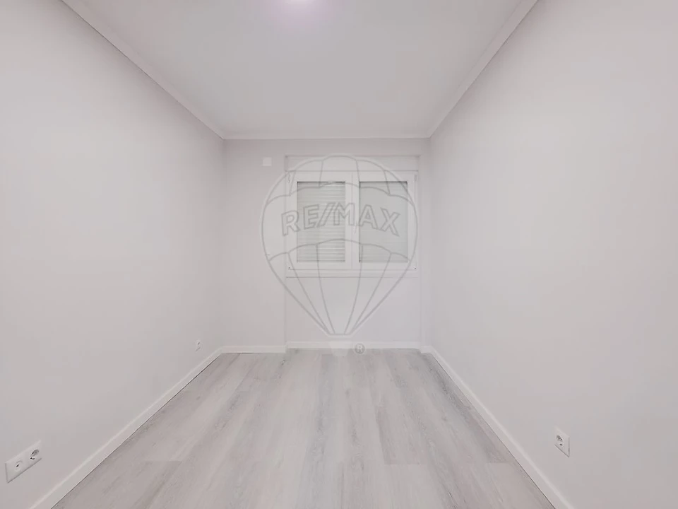 Apartamento T2 para Venda em Benfica Foto 3