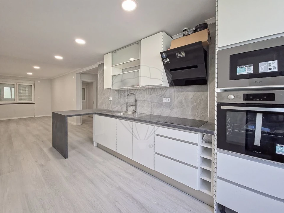 Apartamento T2 para Venda em Benfica Foto 10