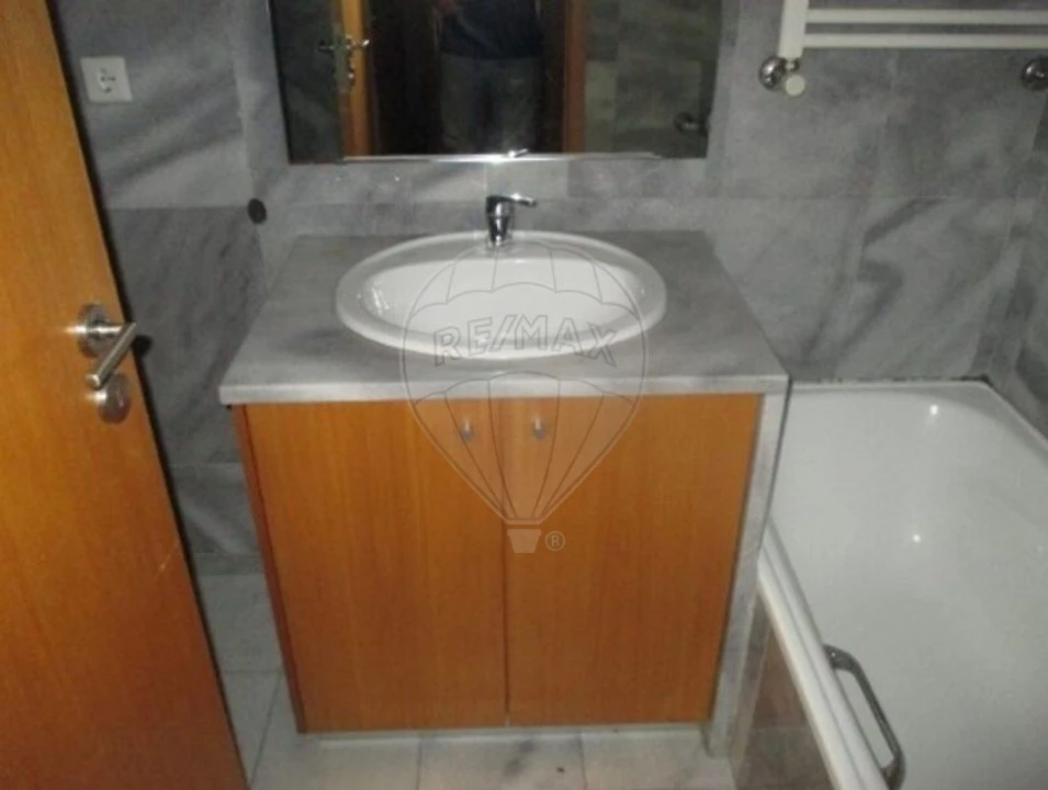 Apartamento T2 para Venda em Oliveira do Douro Foto 3