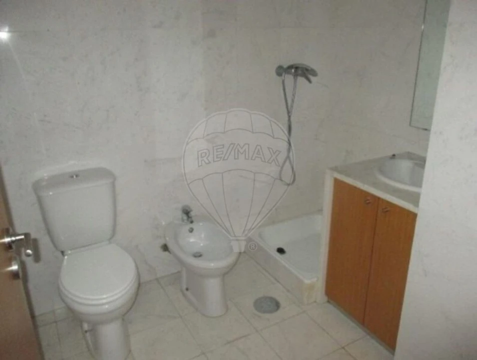 Apartamento T2 para Venda em Oliveira do Douro Foto 1