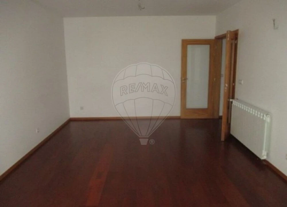 Apartamento T2 para Venda em Oliveira do Douro Foto 5