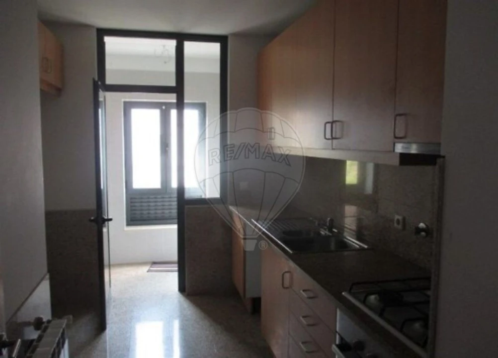 Apartamento T2 para Venda em Oliveira do Douro Foto 4