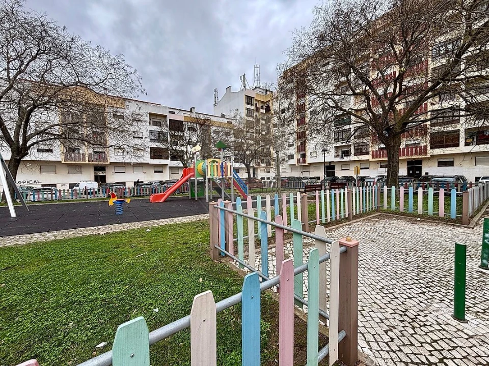 Apartamento T2 para Venda em Cacém e São Marcos Foto 12