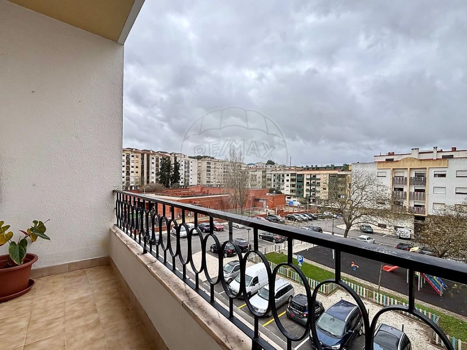 Apartamento T2 para Venda em Cacém e São Marcos Foto 1