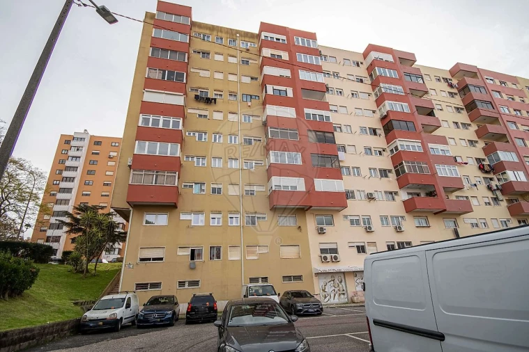 Apartamento T2 para Venda em Venteira Foto 24