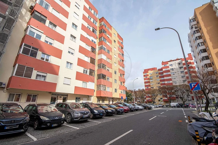 Apartamento T2 para Venda em Venteira Foto 22