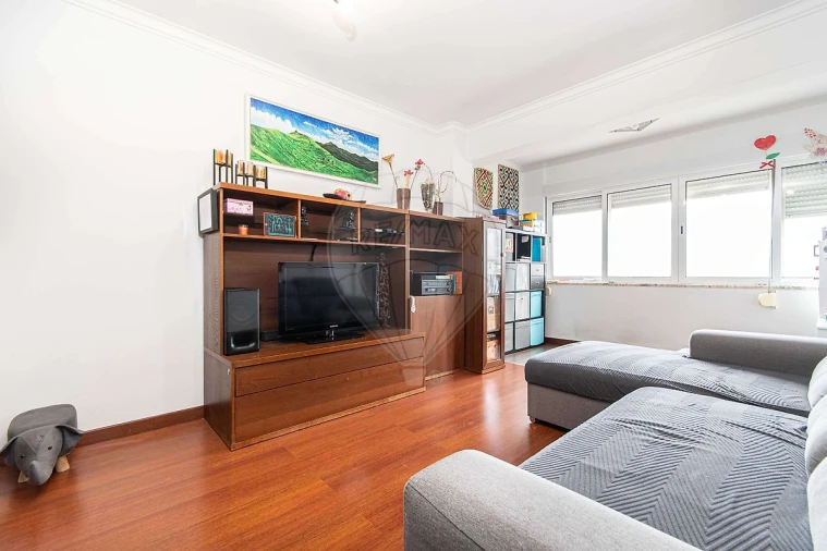 Apartamento T2 para Venda em Venteira Foto 3