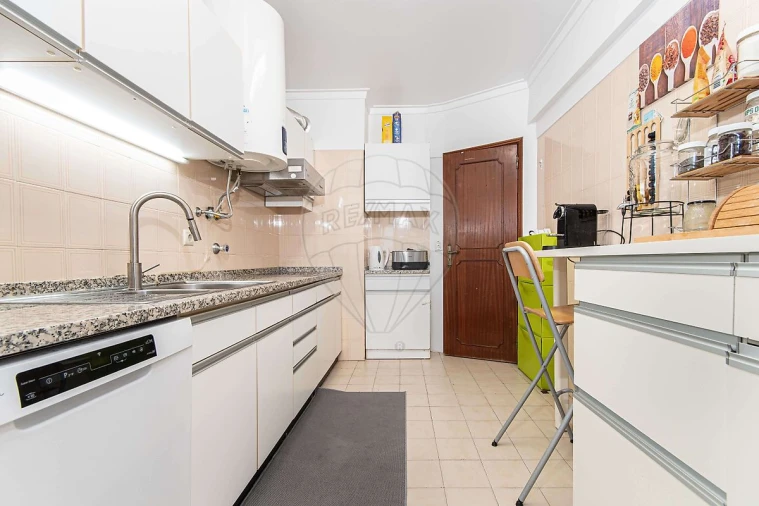 Apartamento T2 para Venda em Venteira Foto 9