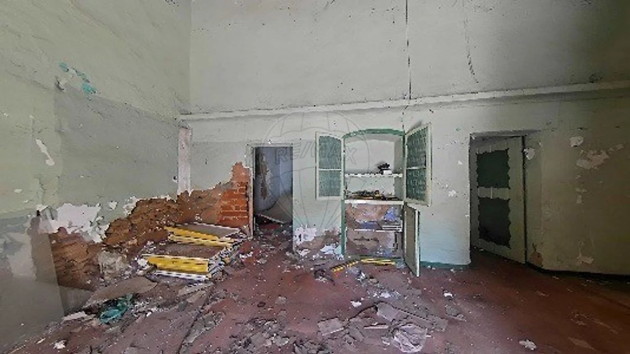 Moradia T4 para Venda em Bencatel Foto 3